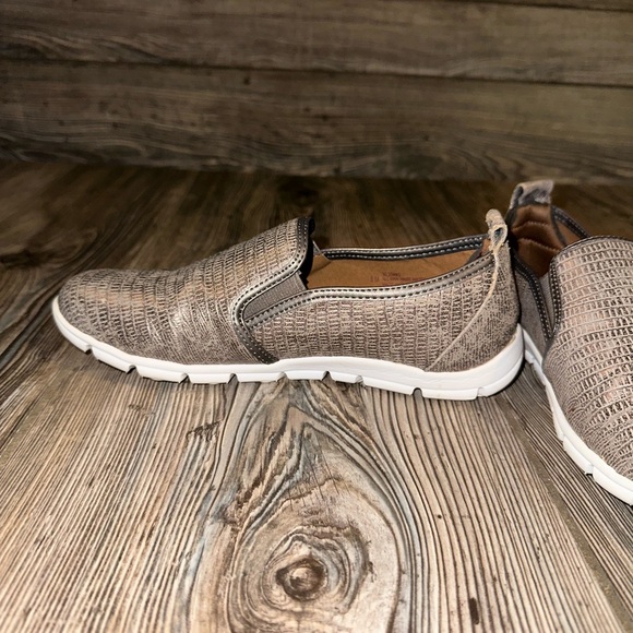 Eurosoft by Söfft Metallic Silver Gray Slip-On Shoes
Comfortable Fall size 6 - Picture 4 of 10